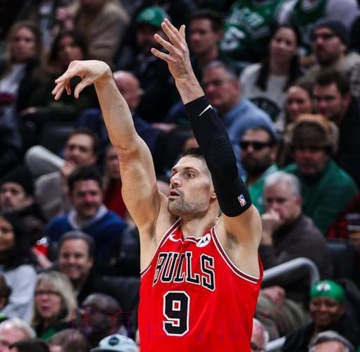 杰伦布朗24中6，普理查德21+6+5西蒙斯替补27分，绿军大胜公牛